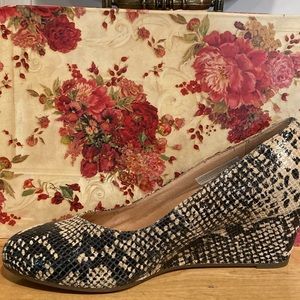 Vionic Antonia Leather Pump ~WORN ONCE~